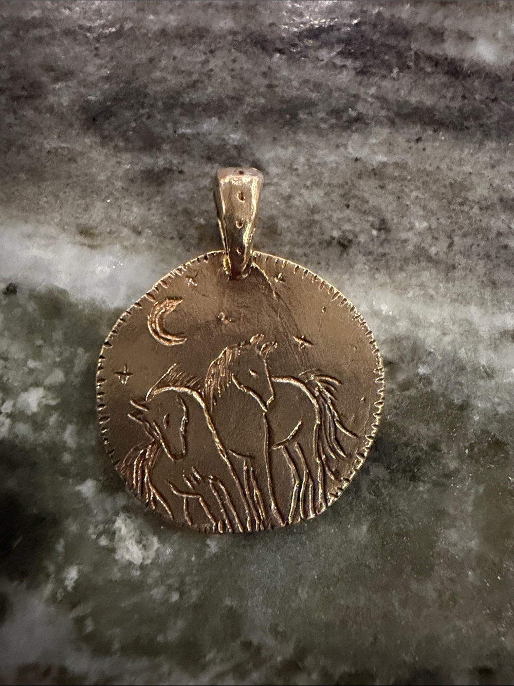 14k gold Jes Maharry Full of Love horse pendant charm like new